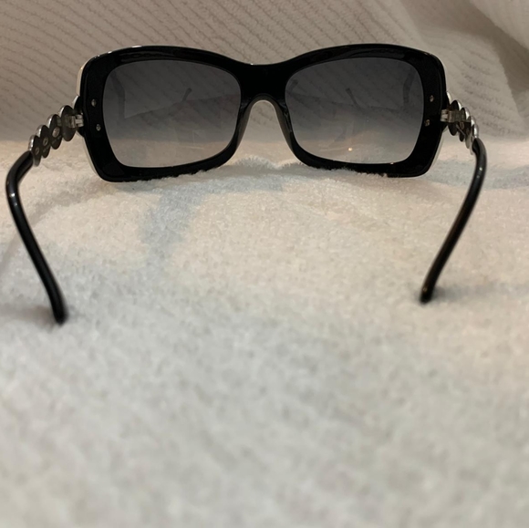 Versace - Picture 4 of 4